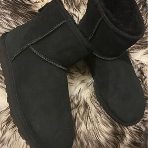 Women’s size 7 Uggs